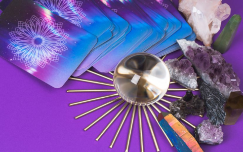 Five of Swords How Someone Sees You： Is It a Good or Bad Omen？