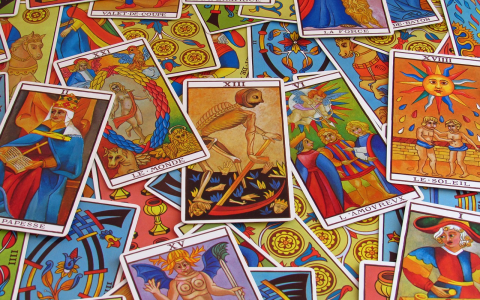 Deciphering the 12 card tarot spread layout： (Meaning of every card position explained)