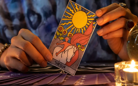 Whats the meaning of seven of cups in tarot？ A simple guide!