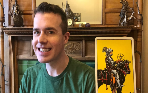 What is the significance of the knight of disks in tarot reading？