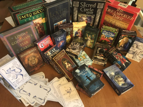 Choosing the Best Cartomancy Deck： Top 5 Options for New Diviners.