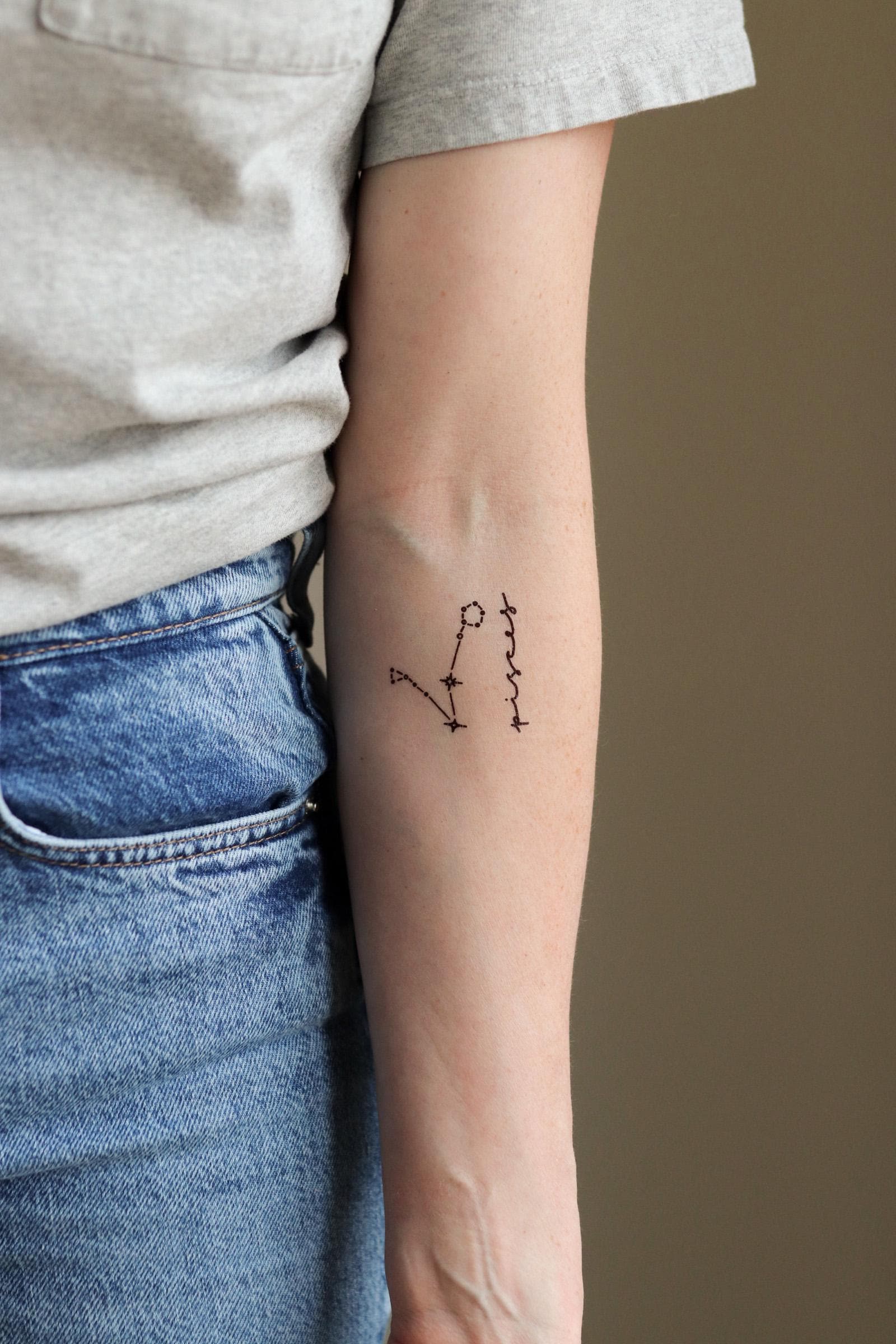 Want a Small and Simple Horoscope Tattoos Pisces？ 8 Minimalist Designs Are Waiting!
