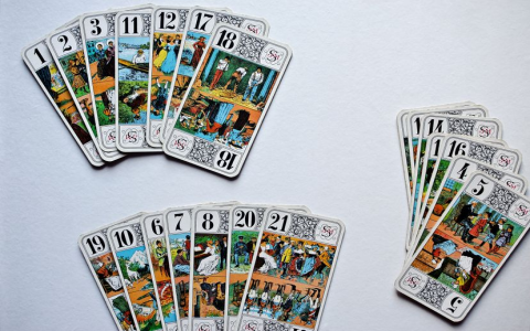 How does the 7 of swords affect your love life (Dealing with cheating and secretive behavior patterns)