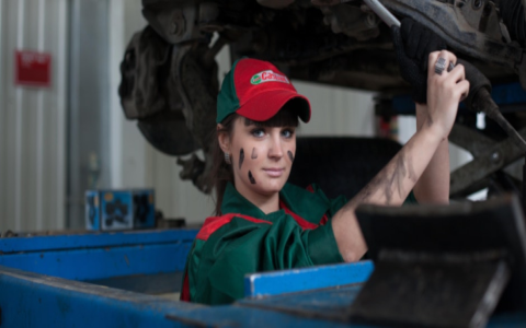 Should You Make a Big Career Change Today Pisces？ (Read This Job Guide First!)